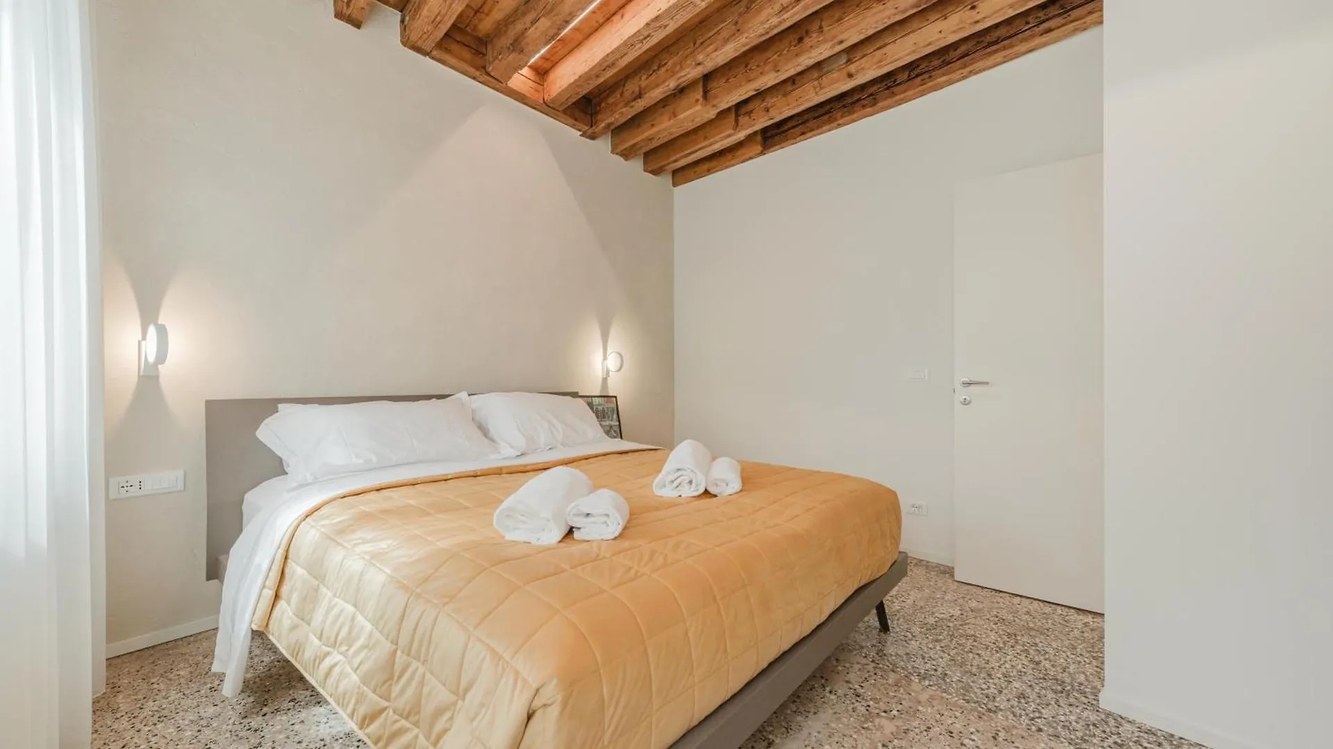San Matteo Rialto Terrace Apt Venedig